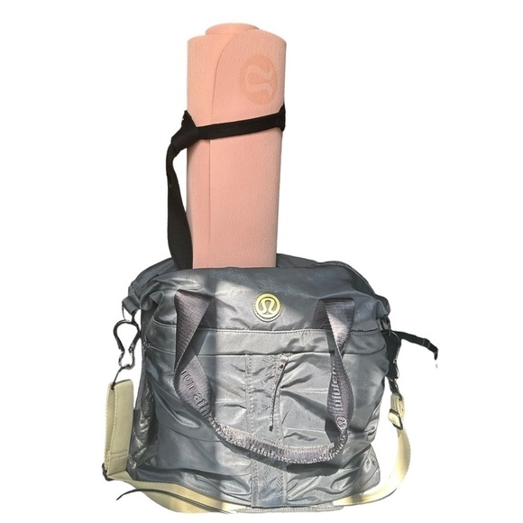 Lululemon Fast in Flight Gym/Travel Bag - Picture 7 of 15